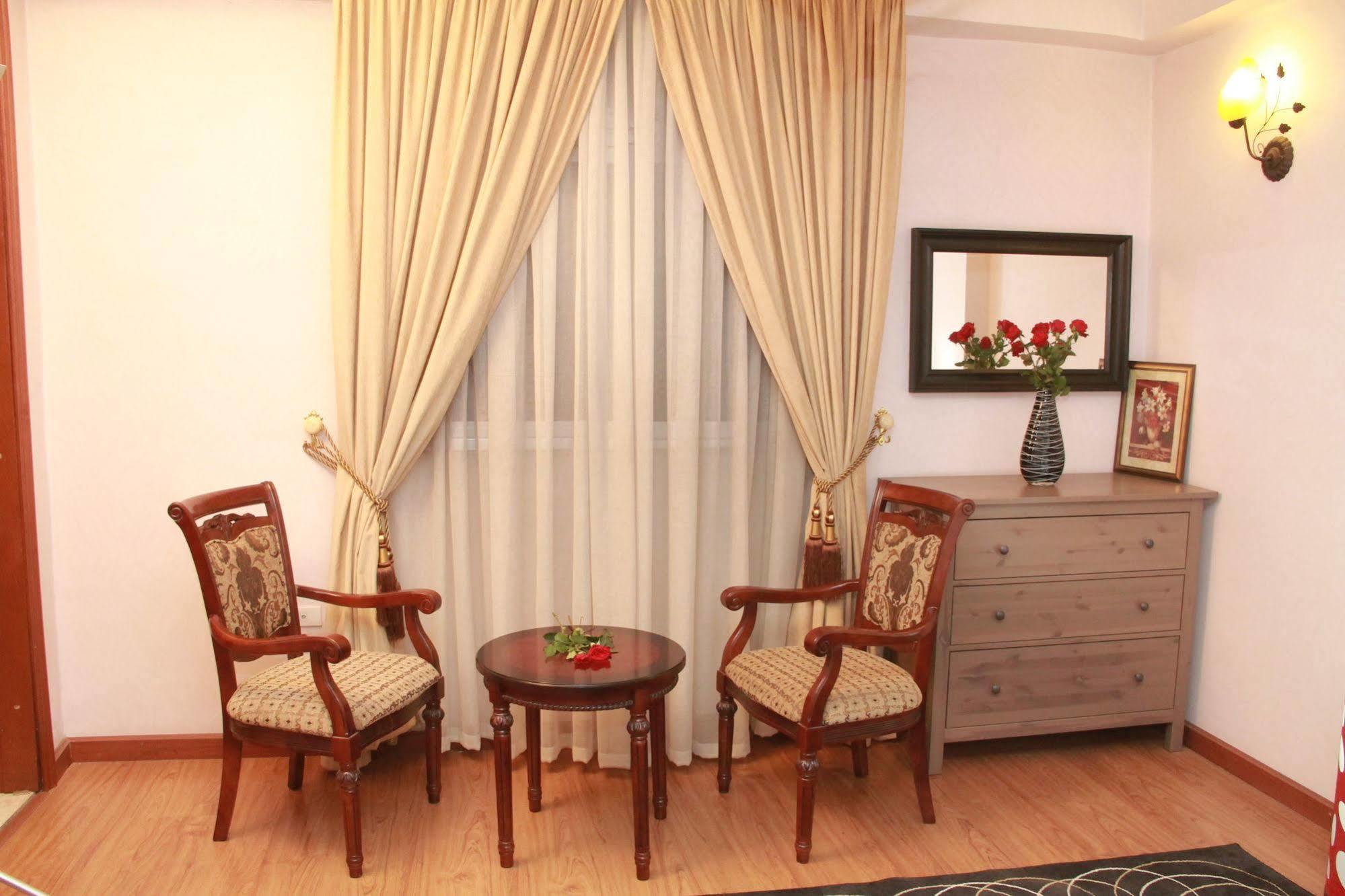 Solmile Family Guest House Adis Abeba Exterior foto